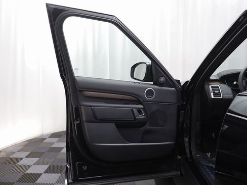 Used 2025 Land Rover Discovery Dynamic SE image 4