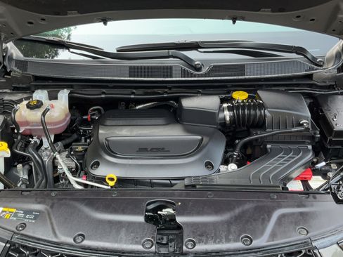 Used 2025 Chrysler Pacifica Limited FWD image 23