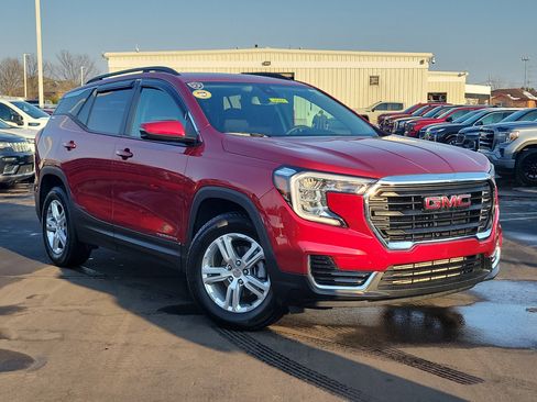 Used 2024 GMC Terrain SLE w/ Driver Convenience Package image 29