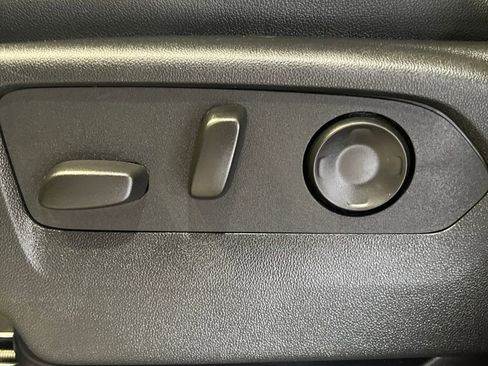 Used 2025 Chevrolet Suburban High Country image 32