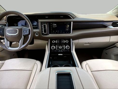 Used 2023 GMC Yukon Denali RWD image 16