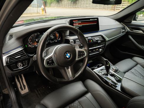 Used 2023 BMW 540i xDrive w/ M Sport Package AWD/4WD image 3