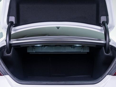 Used 2025 Genesis G70 3.3T Advanced image 8