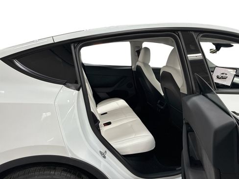 Certified 2023 Tesla Model Y Long Range AWD/4WD image 11