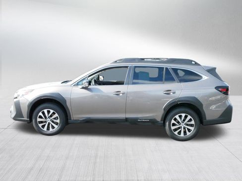 Used 2023 Subaru Outback Premium image 4