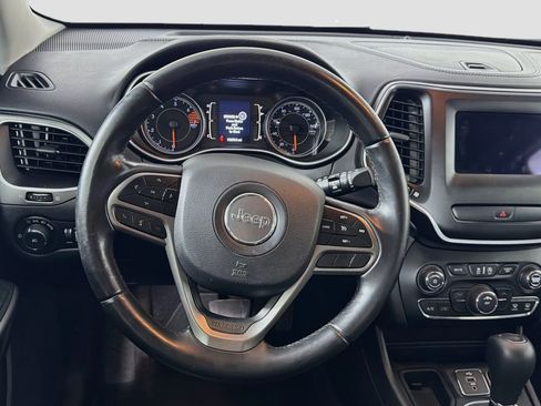 Used 2019 Jeep Cherokee Latitude Plus FWD image 17