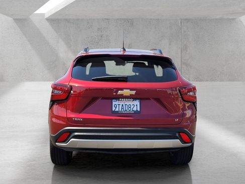 Used 2025 Chevrolet Trax LT w/ LT Convenience Package FWD image 6