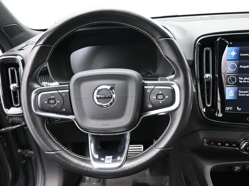 Used 2019 Volvo XC40 T5 R-Design image 25