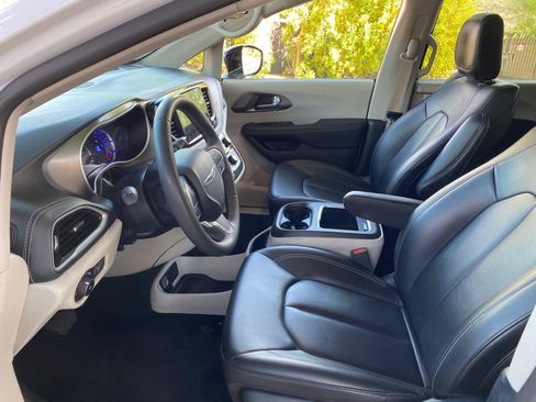 Used 2024 Chrysler Pacifica Limited FWD image 20