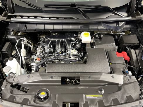 Used 2025 Nissan Pathfinder SV FWD image 9