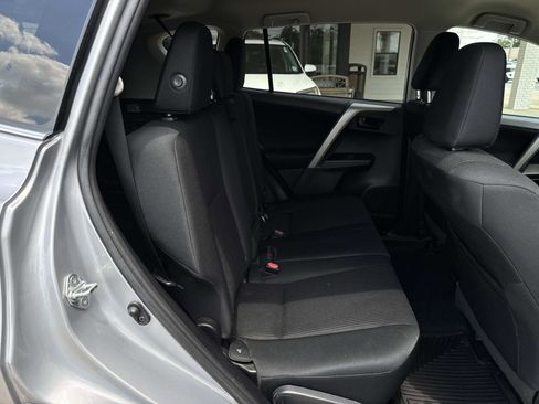 Used 2017 Toyota RAV4 LE FWD image 9
