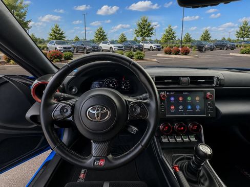 Used 2022 Toyota GR86 Premium RWD image 18