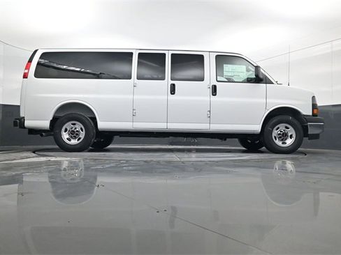 New 2025 GMC Savana 3500 LT w/ LT Preferred Equipment Group image 28