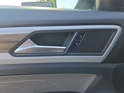 Used 2022 Volkswagen Atlas SEL image 12