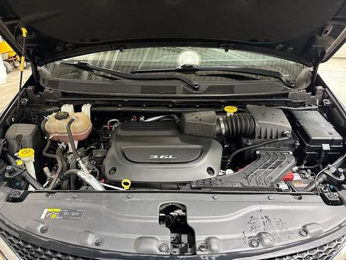 Used 2018 Chrysler Pacifica Touring Plus w/ Tire & Wheel Group image 32