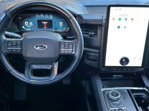 Used 2022 Ford Expedition Max Limited image 12