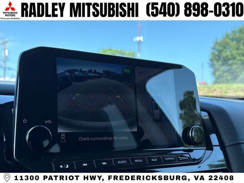 Used 2023 Nissan Pathfinder SL AWD/4WD image 9