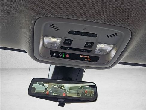 Used 2020 Chevrolet Traverse Premier AWD/4WD image 21