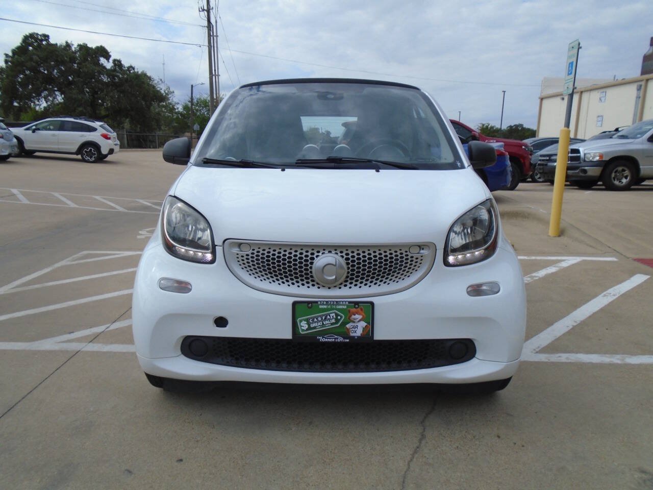 Used 2017 smart fortwo pure RWD image 2