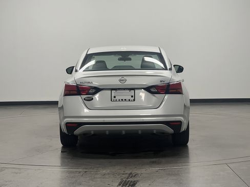 Used 2024 Nissan Altima 2.5 SV image 7