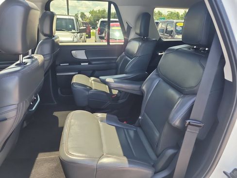 Used 2025 Ford Expedition Active AWD/4WD image 13
