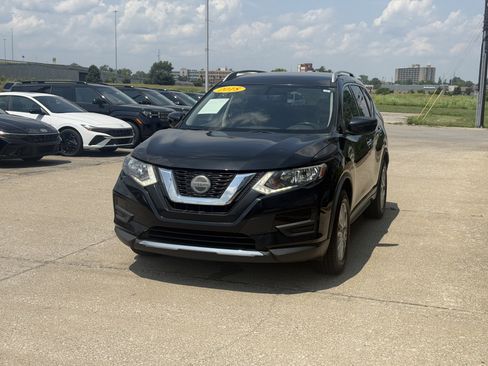 Used 2018 Nissan Rogue SV FWD image 17