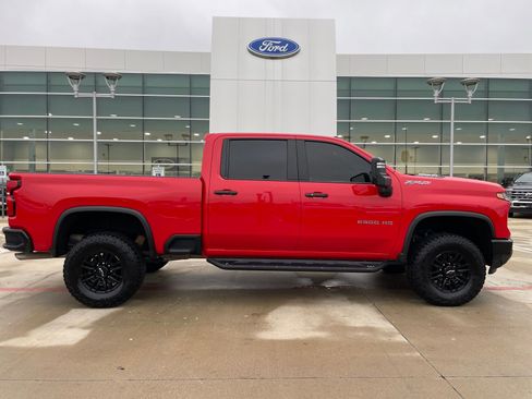 Used 2025 Chevrolet Silverado 2500 ZR2 w/ Technology Package image 6