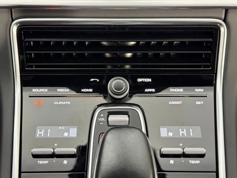 Used 2019 Porsche Panamera GTS image 32