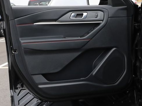 Used 2025 Ford Explorer ST-Line w/ ST-Line Street Pack image 18