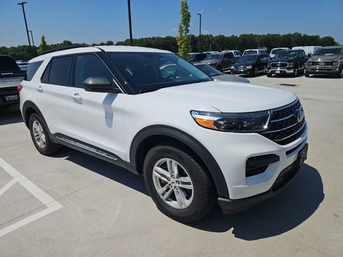Used 2021 Ford Explorer XLT w/ Class III Trailer Tow Package AWD/4WD image 3