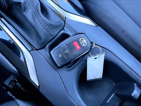 Used 2023 Toyota Corolla Cross LE image 31