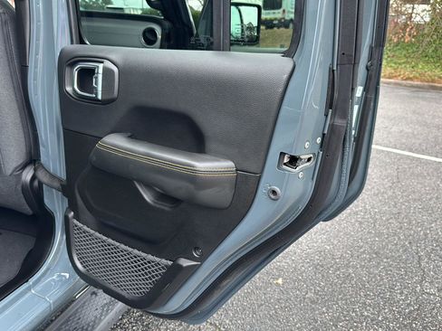 Used 2025 Jeep Wrangler Sahara image 13