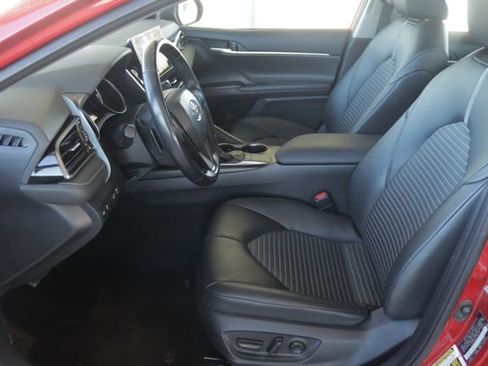 Used 2023 Toyota Camry SE image 8