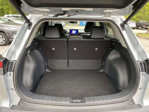 Used 2023 Toyota Corolla Cross XLE w/ Convenience Package FWD image 11