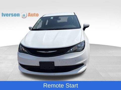 Used 2023 Chrysler Voyager LX FWD image 8