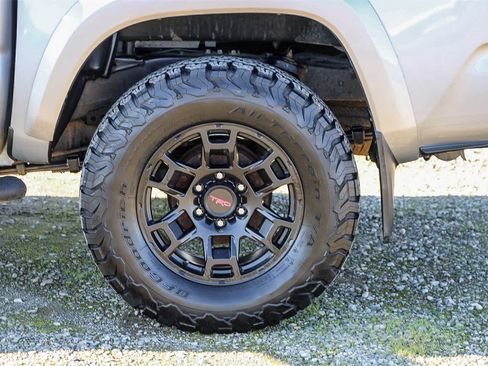 Used 2020 Toyota Tacoma SR5 image 10