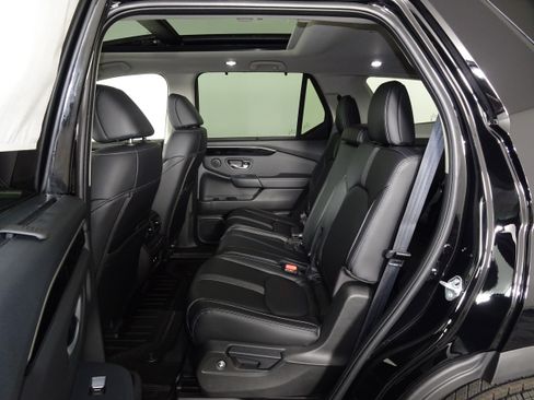 New 2025 Honda Pilot Touring image 7