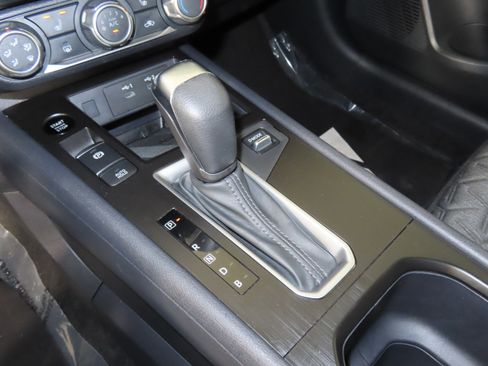 Certified 2025 Nissan Kicks SV w/ SV Premium Package image 27