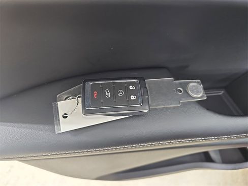 Used 2025 Jeep Grand Cherokee Limited image 40