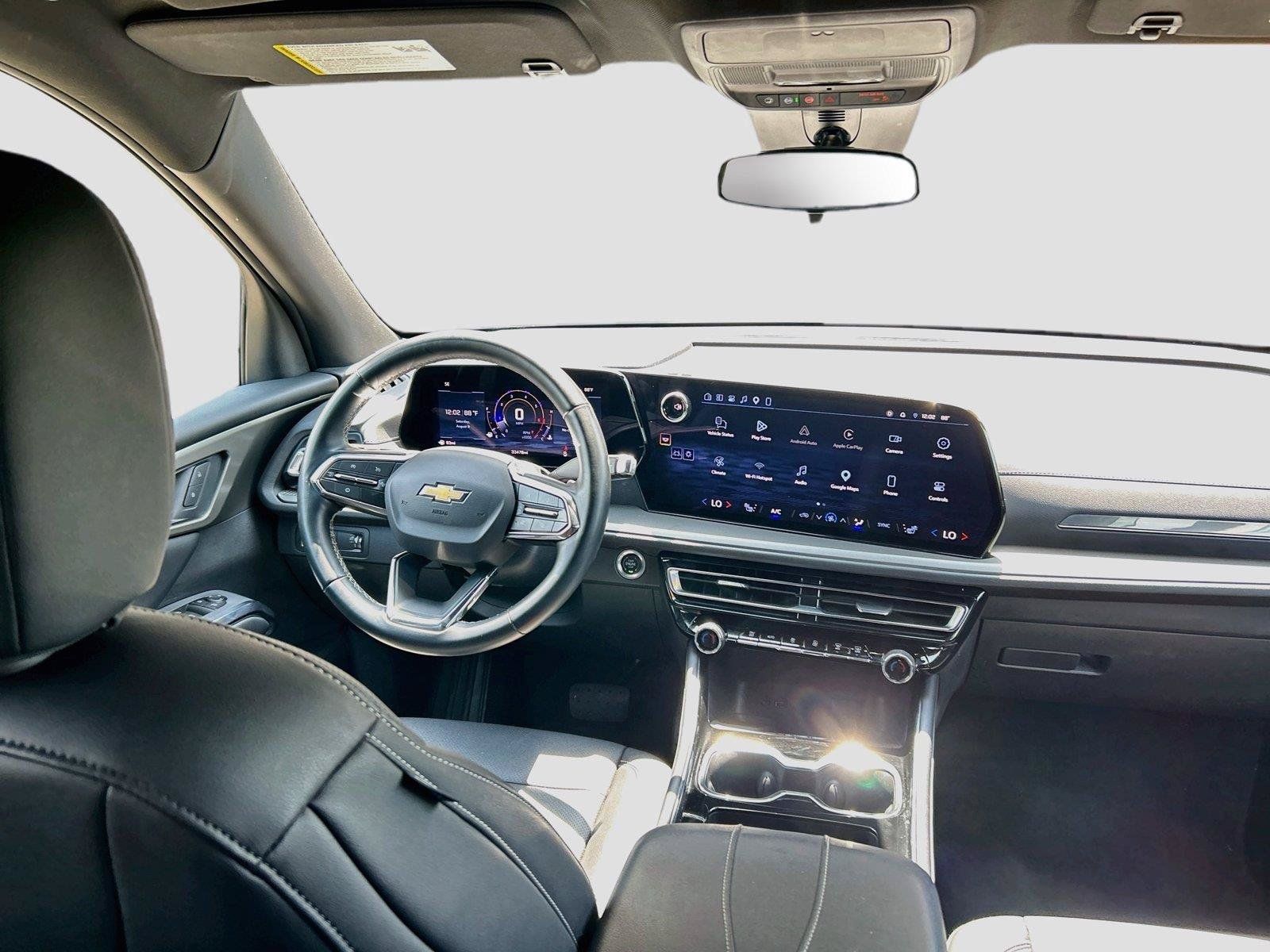Used 2025 Chevrolet Traverse LT FWD image 18
