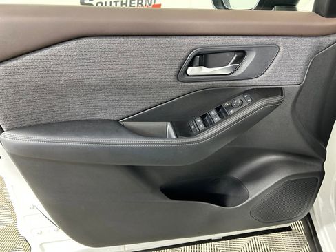 Used 2023 Nissan Rogue SV image 18