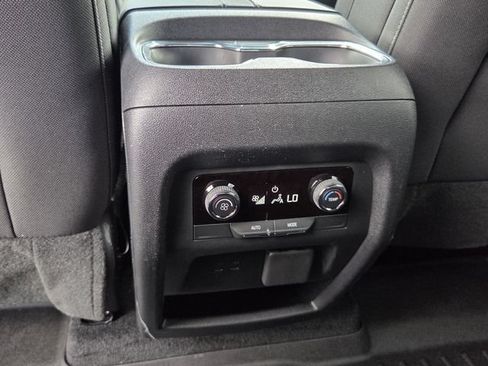 Used 2026 Chevrolet Traverse LT w/ Driver Confidence Package FWD image 16