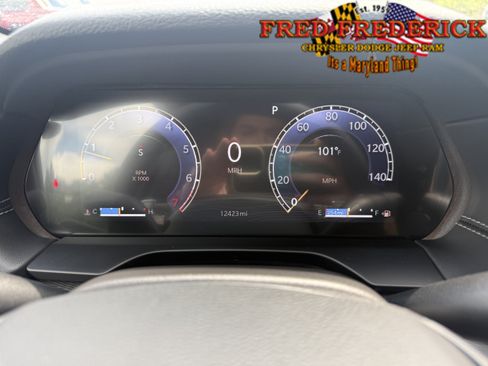Used 2025 Jeep Grand Cherokee Laredo X AWD/4WD image 11