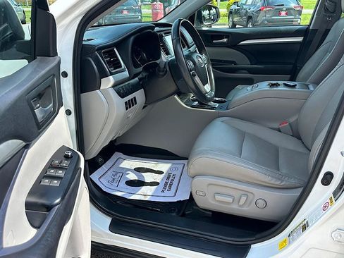 Certified 2018 Toyota Highlander XLE AWD/4WD image 9