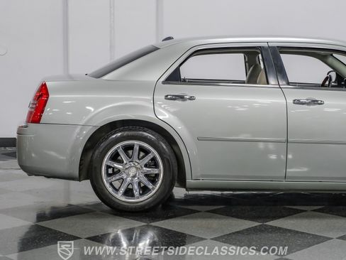 Used 2005 Chrysler 300 C w/ Navigation & Sound Group II RWD image 29