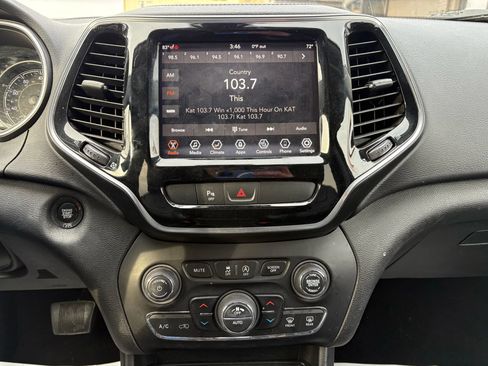 Used 2019 Jeep Cherokee Limited image 12