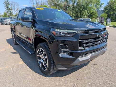 Used 2024 Chevrolet Colorado Z71 w/ Z71 Convenience Package 2 AWD/4WD image 3