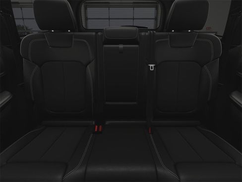 New 2025 Jeep Grand Cherokee Altitude image 19