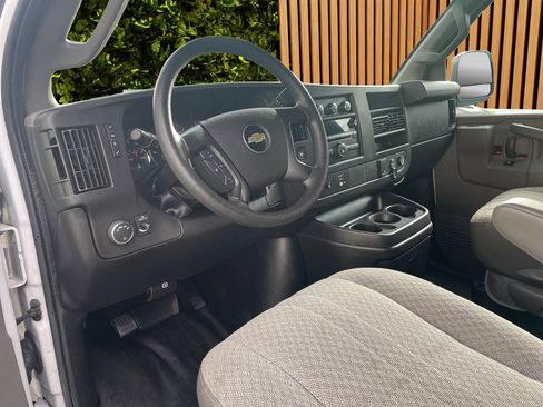 Used 2016 Chevrolet Express 2500 LT w/ LT Preferred Equipment Group image 4