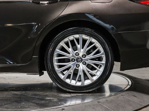 Certified 2018 Toyota Camry XLE w/ Audio Package FWD image 11